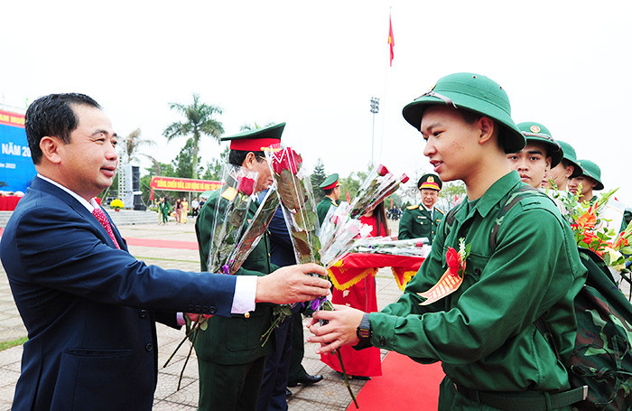 VIDEO: Bí thư Tỉnh ủy dự Lễ giao nhận quân tại thành phố Chí Linh